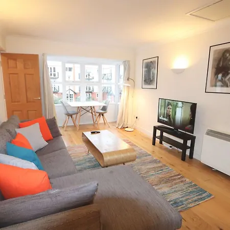 Quiet Riverside With Views And Parking- Bristol