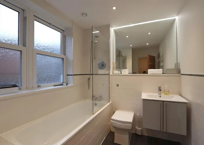 Quiet Riverside With Views And Parking- *