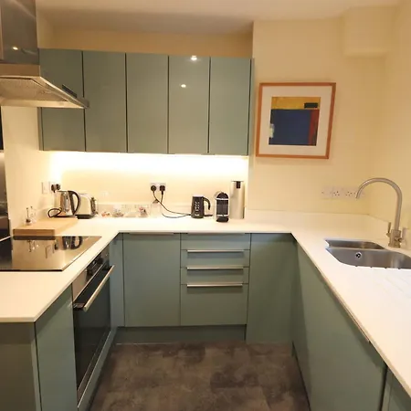 Quiet Riverside With Views And Parking- בריסטול