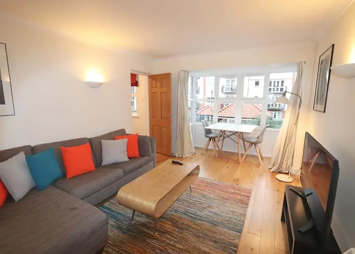 Quiet Riverside With Views And Parking- Apartament *