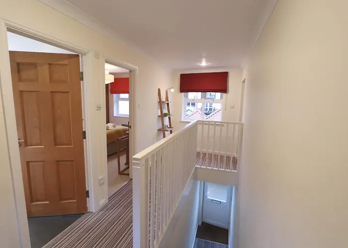 Quiet Riverside With Views And Parking- Apartament Bristol