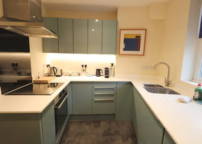 Quiet Riverside With Views And Parking- Bristol